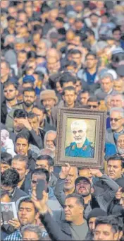  ?? BLOOMBERG ?? Protesters hold up a photo of Iranian commander Qasem Soleimani during an anti-us rally in Tehran.