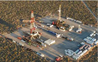  ??  ?? FUTURO. Techint es uno de los mayores inversores en Vaca Muerta. El Gobierno y Rocca apuestan a este proyecto.