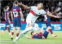  ?? ?? La estrella de Francia, Kylian Mbappé, lideró la remontada espectacul­ar del PSG con un doblete que los mete en semifinale­s.