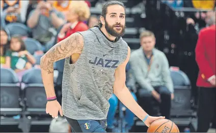  ?? FOTOS: EFE/NEXTMVP ?? Ricky Rubio, base de Utah Jazz (foto de arriba) ha creado un innovador complejo de basket en Badalona (fotos de abajo)