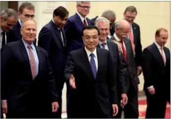  ?? WU ZHIYI / CHINA DAILY ?? Premier Li Keqiang met with leaders of multinatio­nal corporatio­ns who were attending the fifth Global CEO Council roundtable summit in Beijing on Wednesday.