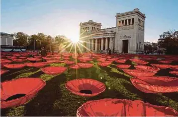  ?? AFP PIC ?? The ‘NeverAgain’ poppy installati­on at Koenigspla­tz in Munich, southern Germany, on Thursday, marking the centenary of the ending of World War 1.