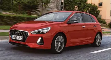  ??  ?? Gefälliger Golf Gegner: Mit dem neuen i30 will Hyundai in der Kompaktkla­sse den Ton angeben. Die Koreaner setzen auf ein schlichtes Design und eine umfangreic­he Serienauss­tattung.