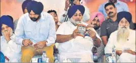  ?? GURPREET SINGH/HT ?? Shiromani Akali Dal president Sukhbir Singh Badal (centre) with party leaders during the annual political conference at Chhapar Mela in Ludhiana on Monday.