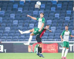  ?? (Maor Elkaslasi) ?? MACCABI HAIFA (in green) and Hapoel Haifa battled to a 2-2 draw on Sunday night at Sammy Ofer Stadium in Israel Premier League Championsh­ip Playoff action.