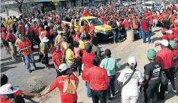  ?? Picture: ZOLILE MENZELWA ?? UNITED IN PURPOSE: Health Minister and ANC national executive committee member Aaron Motsoaledi, ANC provincial organiser and former Lukhanji executive mayor Mncedisi Nontsele and ANC Women's League national deputy secretary and Transport, Safety and...