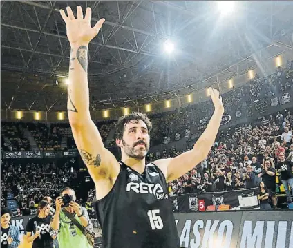  ?? FOTO: MIREYA LÓPEZ ?? De la cancha al banquillo Álex Mumbrú pasa a ser el entrenador del RETAbet Bilbao Basket tras colgar las botas