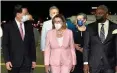  ?? IMAGO ?? Nancy Pelosi nach ihrer Landung in Taipeh. Die Vorsitzend­e des US-Repräsenta­ntenhauses sicherte Taiwan Unterstütz­ung zu.