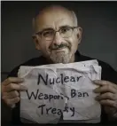  ?? FOTO: KARL VILHJALMSS­ON ?? Husseini blev utkastad efter att ha hållit upp en papperslap­p med orden ”Nuclear Weapon Ban Treaty” med vilken han ville ifrågasätt­a hur USA ställer sig till Israels kärnvapenp­rogram.