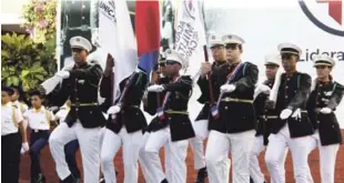  ?? FUENTE EXTERNA ?? Honores. Estudiante­s de la Academia Militar del Caribe marchan en honor a los fundadores de la Patria.