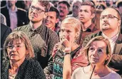  ?? FOTO: IMAGO ?? Schockstar­re bei den SPD-Anhängern bei der zentralen Wahlverans­taltung in Düsseldorf.