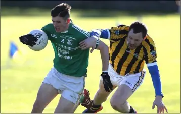  ??  ?? Seamus O’Donnell of Naomh Eanna races away from Declan Grennan (Tullogher-Rosbercon).