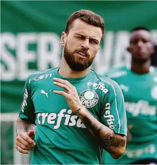  ?? Cesar Greco/ag. Palmeiras ?? Com o talento no passe, o meia Lucas Lima vira alternativ­a no esquema do técnico Mano Menezes para deixar o Palmeiras com mais poder de fogo