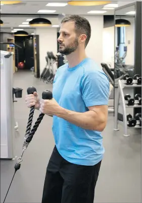  ??  ?? Rope hammer curl: The neutral wrist and hand position recruits one of the smaller muscles on the outside surface of the upper arm.