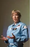  ?? FOTO CHRIS NELIS ?? Astronaut-trainer Nancy Vermeulen: “Onder meer tijdens de Zero-Gravity Flight en in de simulator zullen deelnemers zich een echte astronaut wanen.”