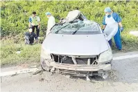  ??  ?? TERBABAS: Kereta yang dinaiki mangsa remuk dalam kejadian kemalangan di Kilometer 36 Jalan Beluran - Telupid.