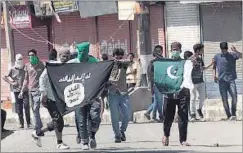  ?? GETTY IMAGES ?? The current trends in Jammu and Kashmir reveal that a religious Islamic identity is trying to overtake a political movement