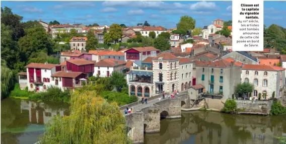  ??  ?? Clisson est la capitale du vignoble
nantais. Au xixe siècle, les artistes sont tombés amoureux de cette cité posée en bord
de Sèvre.