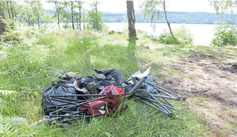  ?? Picture: Dougie Nicolson. ?? Camping chairs and bags of rubbish dumped beside Loch Rannoch.