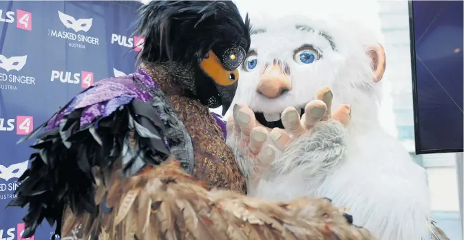  ??  ?? Wenn ein Falke auf einen Yeti trifft, ist „The Masked Singer“nicht weit. Ab 14. März schlüpfen Promis in die Kostüme und singen um die Gunst des Publikums.