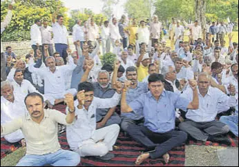  ?? MANOJ DHAKA/HT ?? Striking Haryana Roadways workers staging a protest against the state government’s policy to rope in 700 private buses in Rohtak on Tuesday.