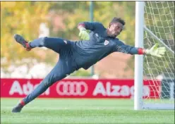  ??  ?? ATANGANA. Es una opción por si finalmente Kepa se marcha.