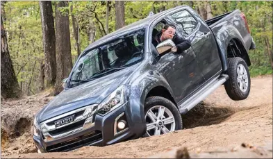  ??  ?? Le D-Max se montre particuliè­rement à l’aise dans les franchisse­ments difficiles.