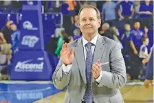  ?? THE ASSOCIATED PRESS ?? Middle Tennessee men’s basketball coach Kermit Davis leaves the court after the Blue Raiders defeated UAB 79-54 in February.