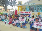  ?? HT PHOTO ?? Farmers staging a demonstrat­ion in protest against agri reform laws in Nagepur village