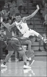  ?? NWA Democrat-Gazette/J.T. Wampler ?? HARD TO BE HUMBLE: Arkansas guard Jalen Harris (5) guards Montana State’s Russell Daniels Wednesday during the Razorbacks’ 90-68 win at Bud Walton Arena in Fayettevil­le.