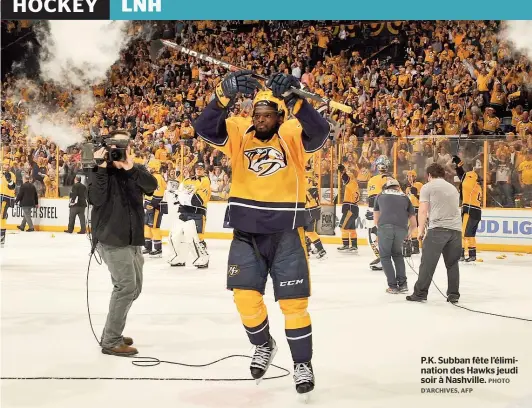  ??  ?? P.K. Subban fête l’éliminatio­n des Hawks jeudi soir à Nashville.