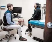  ?? YFFYYOSSIF­OR/FORTWORTH STAR-TELEGRAM ?? Dr. Garrett Schwab talks with Guadalupe Cruz Ramos during her appointmen­t in February at the Baylor Scott & White CitySquare Clinic in Dallas.