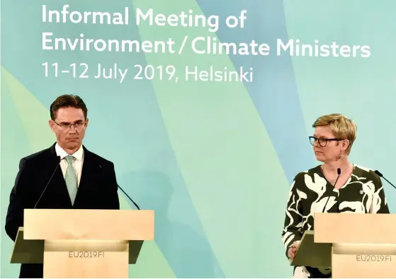  ?? FOTO: JUSSI NUKARI/LEHTIKUVA ?? EU-kommission­ens vice ordförande Jyrki Katainen och Finlands miljöminis­ter Krista Mikkonen talar varmt för cirkulär ekonomi som en lösning på klimatoch miljökrise­rna.