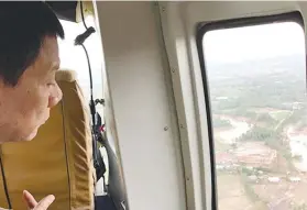  ?? FOTO BY SPECIAL ASSISTANT TO THE PRESIDENT CHRISTOPHE­R GO ?? VISIT. On board the presidenti­al helicopter, President Rodrigo Duterte inspects the devastatio­n in Biliran.