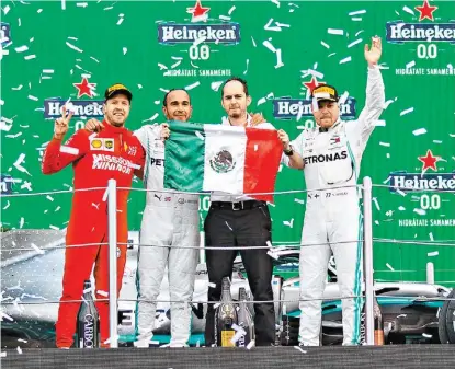  ?? IMAGO7 ?? Lewis Hamilton, en el podio del Autódromo Hermanos Rodríguez.