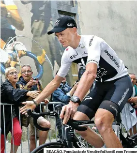  ??  ?? REAÇÃO. População de Vendée foi hostil com Froome