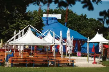  ?? Foto: Alexander Kaya (Archivbild) ?? Das Zelt in der Ulmer Friedrichs­au war ein Treffpunkt für Konzertgän­ger und herausrage­nde Künstler. Künstler wie Bob Geldof und lokale Größen wie die Band Kraan traten hier schon auf.