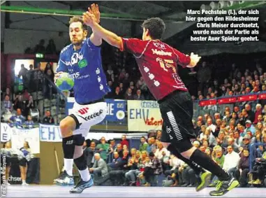  ??  ?? Marc Pechstein (l.), der sich hier gegen den Hildesheim­er
Chris Meiser durchsetzt, wurde nach der Partie als bester Auer Spieler geehrt.