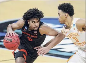  ?? Paul Sancya / Associated Press ?? Oregon State guard Ethan Thompson drives on Tennessee guard Jaden Springer in the first round of the NCAA Tournament on Friday.