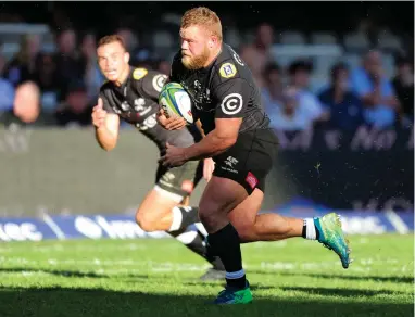  ??  ?? ON THE RAMPAGE: Akker van der Merwe popped up all over the show against the Chiefs on Saturday.