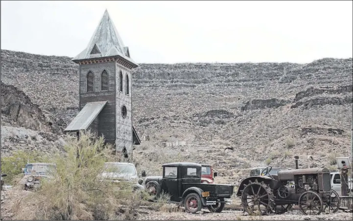  ?? Deborah Wall Las Vegas Review-Journal ?? The Nellie E. Saloon, also known as the Desert Bar, is a tavern, restaurant and entertainm­ent venue that sits at the end of a rough gravel road, five miles from Parker.