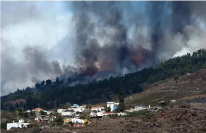  ?? FOTO: DESIREE MARTIN ?? ■ Ett vulkanutbr­ott pågår på La Palma, Kanarieöar­na, vid området Cumbre Vieja.