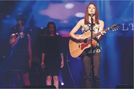  ??  ?? L’auteure-compositri­ce-interprète acadienne Chloé Breault domine les nomination­s des prochains prix Musique NB en étant citée comme finaliste dans six catégories. - Archives