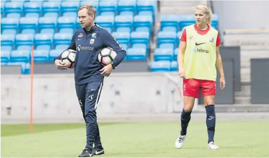  ?? FOTO: TERJE PEDERSEN / NTB SCANPIX ?? LEGGSKINN: Under landslagss­jef Martin Sjögren er det uaktuelt for landslagss­pillerne å droppe leggskinn.