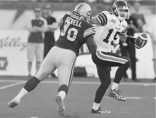  ?? GREG SOUTHAM/ EDMONTON JOURNAL ?? Edmonton’s Almondo Sewell chases Toronto’s Grey Cup-bound QB Ricky Ray in the 2012 season-opening game on June 30.