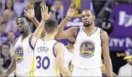  ?? MARCIO JOSE SANCHEZ / ASSOCIATED PRESS ?? Golden State’s Kevin Durant (35) and Stephen Curry (30) say they can sometimes read the other’s thoughts on the court with a look or a nod.