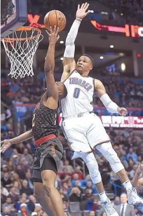  ??  ?? TAPAL. Gitapalan ni Russel Westbrook (0) sa Oklahoma City Thunder si Isaiah Taylor (22) sa Atlanta Hawks sa dihang mi-layup kini sa iyang atubangan sa third quarter atol sa ilang duwa kagahapon sa nagpadayon nga NBA season./