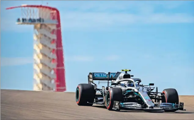  ??  ?? Valtteri en el circuito de Austin durante la clasificac­ión disputada ayer. El finlandés sale primero con su Mercedes en el GP de Estados Unidos.