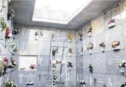  ?? JORGE VALIENTE ?? Imagen del cementerio nuevo, donde algunas lápidas aún no están instaladas.