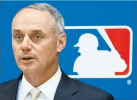  ??  ?? Rob Manfred, comisionad­o de Grandes Ligas